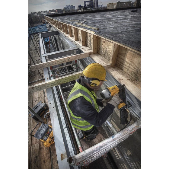 Cloueur De Charpente à Bande Pneumatique 90mm DEWALT - DPN9033-XJ 4 Cloueur De Charpente à Bande Pneumatique 90mm DEWALT - DPN9033-XJ – Image 2