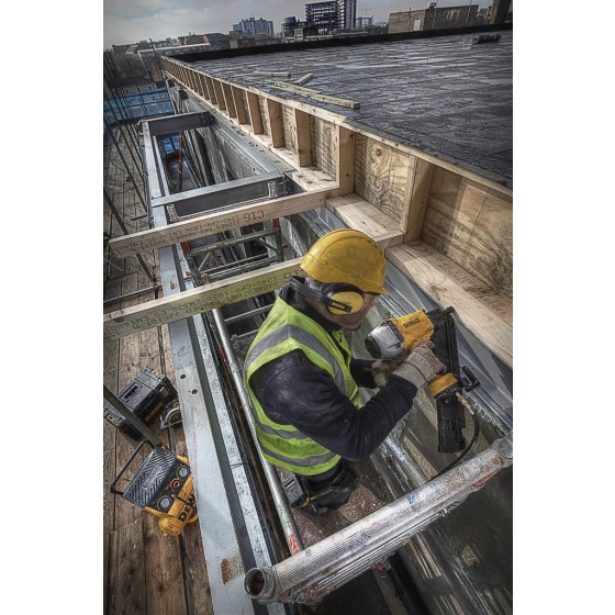 Cloueur De Charpente à Bande Pneumatique 90mm DEWALT - DPN9033-XJ 5 Cloueur De Charpente à Bande Pneumatique 90mm DEWALT - DPN9033-XJ – Image 3